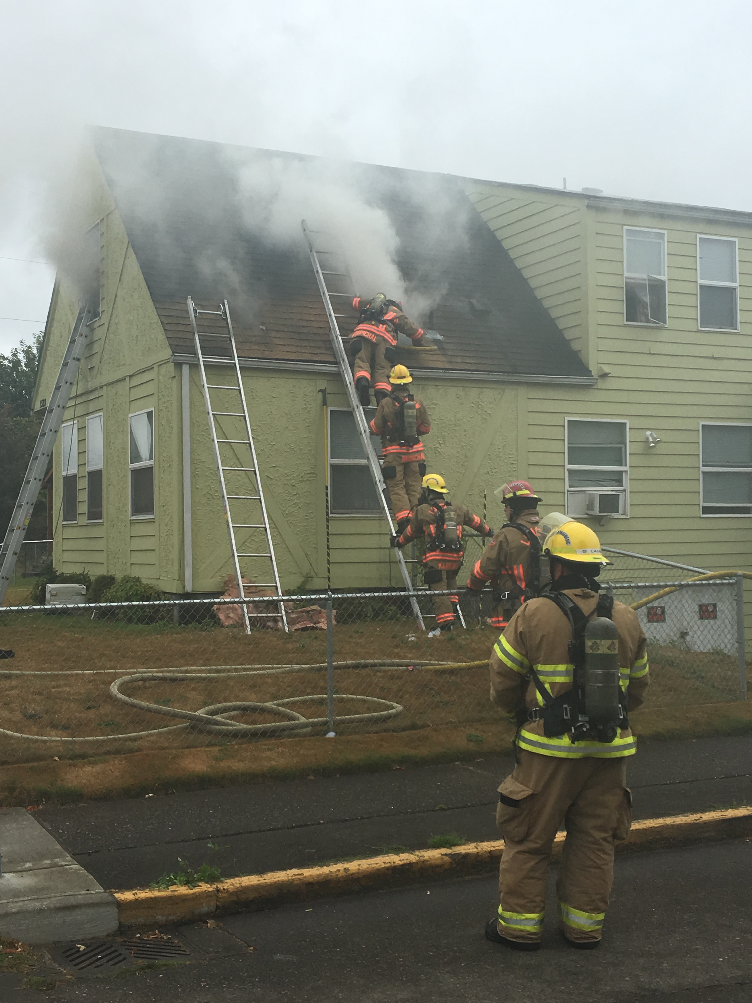 Apartment fire in Longview causes scary moment for residents